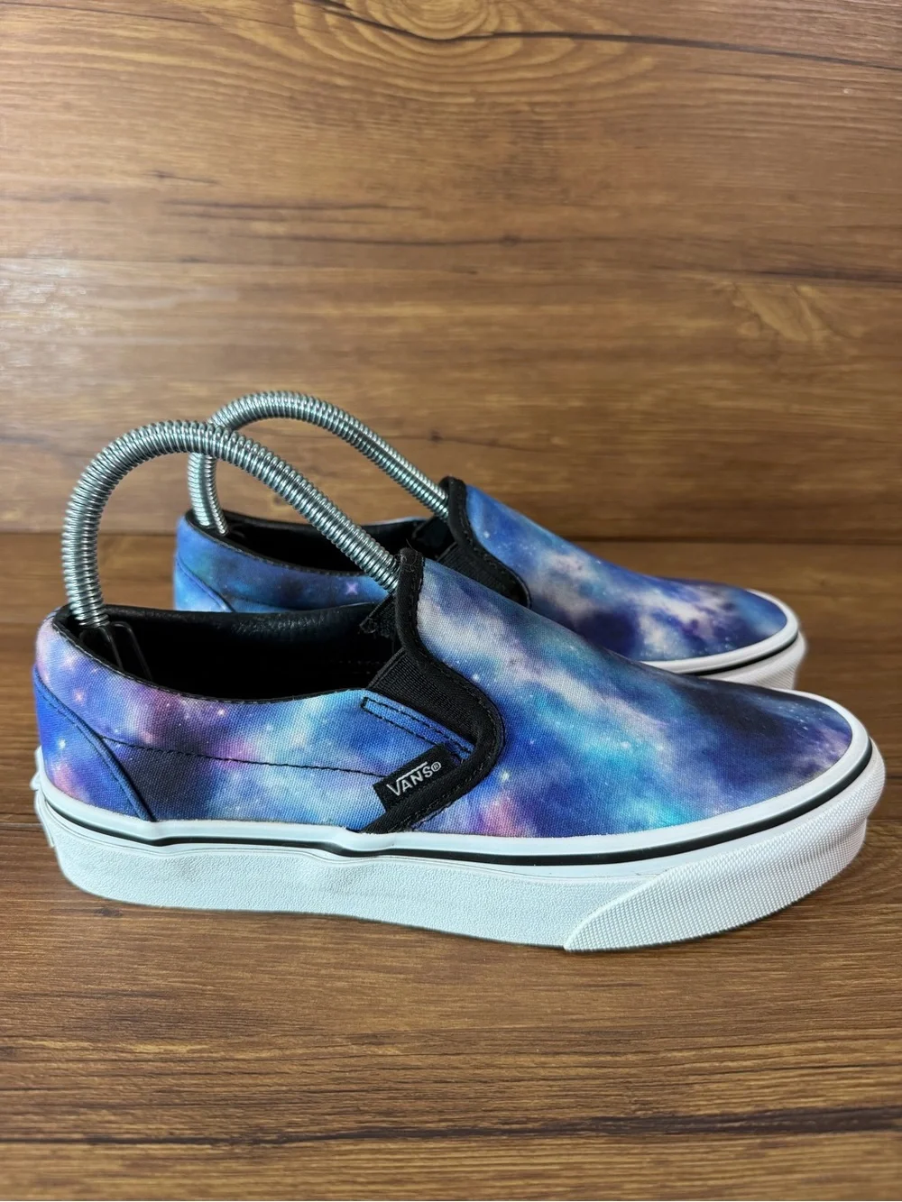 Vans ships within